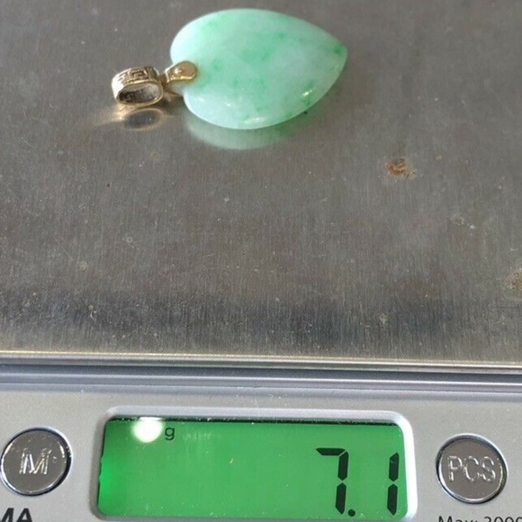 14k gold Green Jade Pendant - Picture 4 of 4
